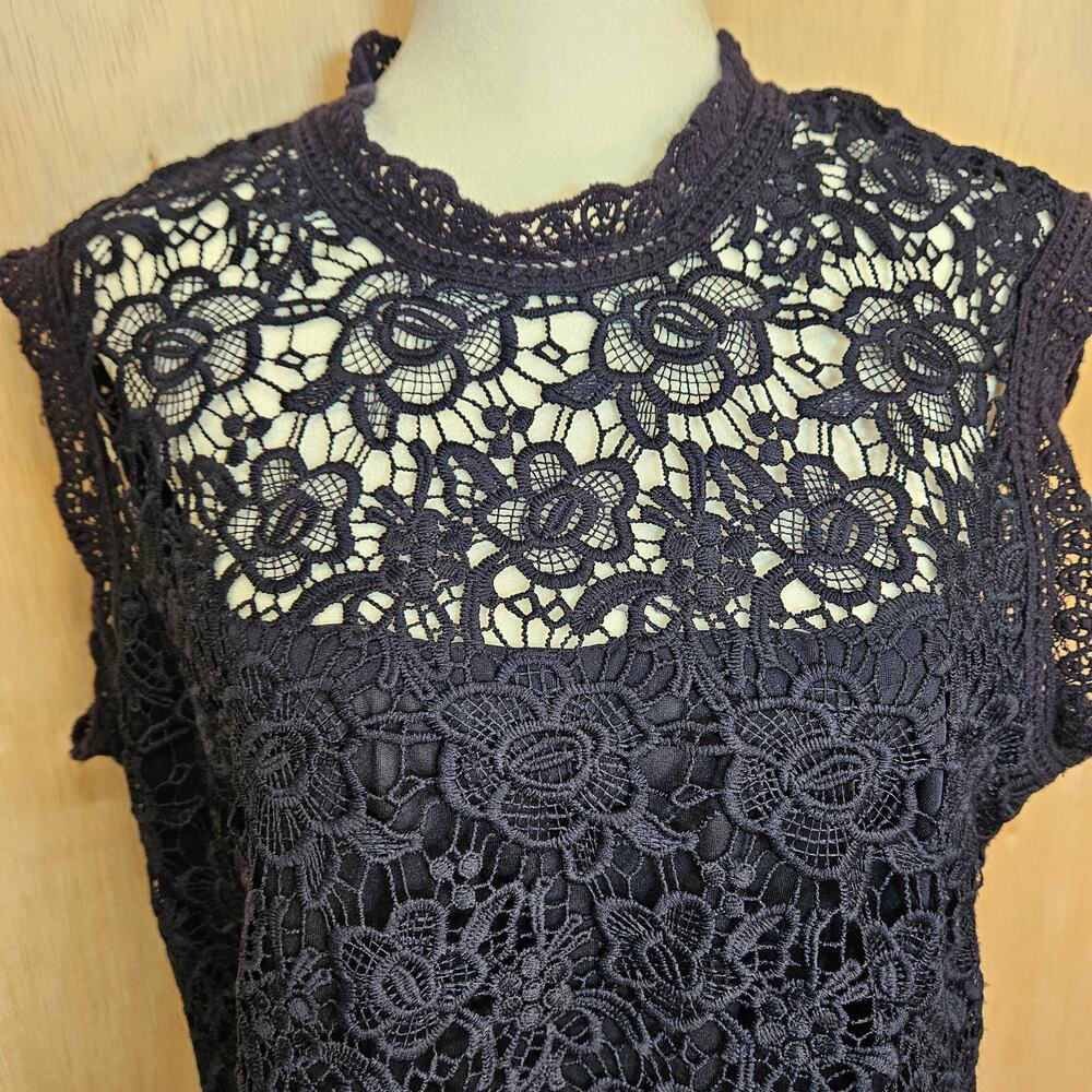 Nanette Lepore Navy Blue High Neck Sleeveless Floral Crochet/Lace Top Size Large - Picture 4 of 6